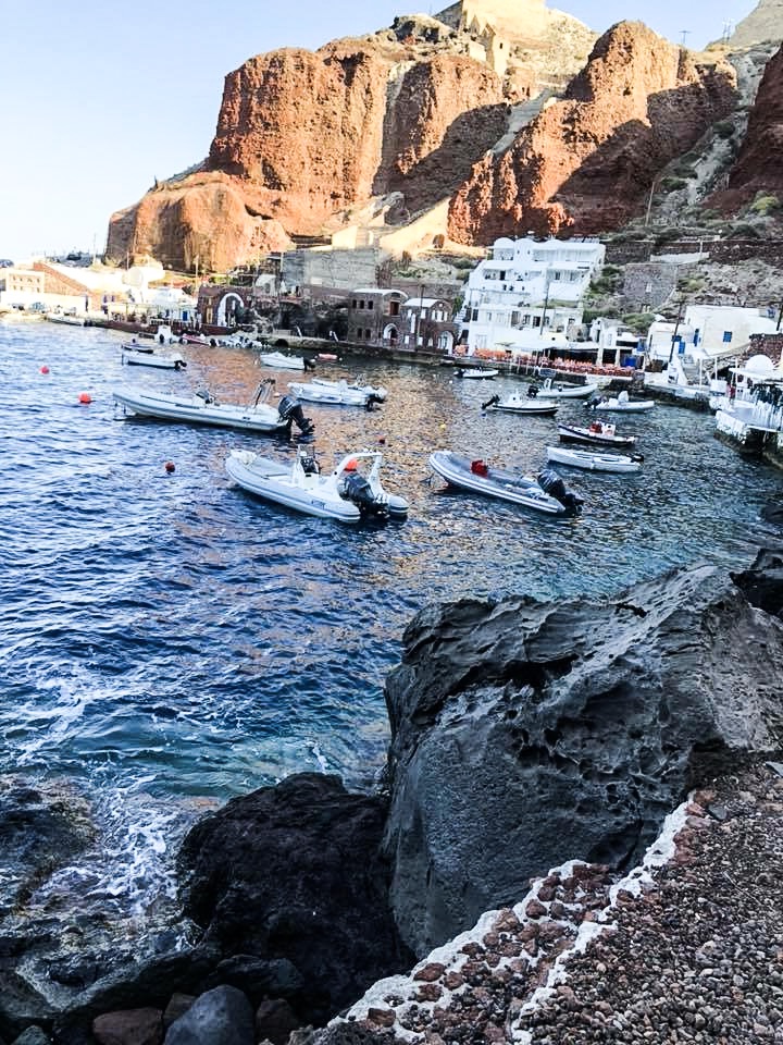 Santorini boats by the cliffs