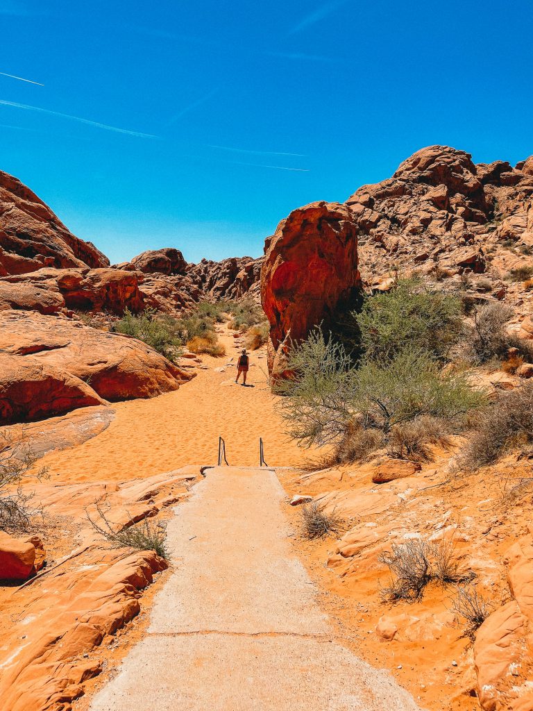 hiking valley of fire state park